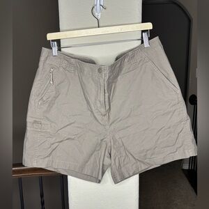 L.L. Bean Women's Cotton Blend Cargo Shorts Tan Color Size 20